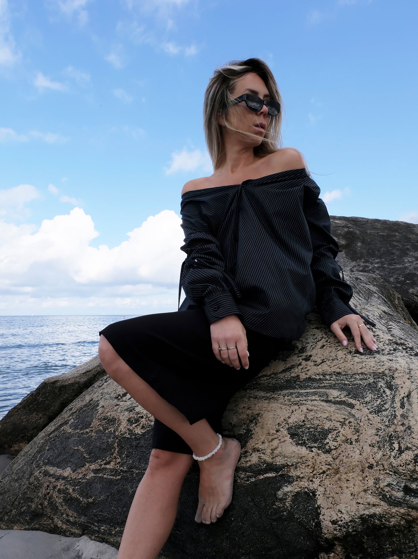 OVAL SUNGLASSES