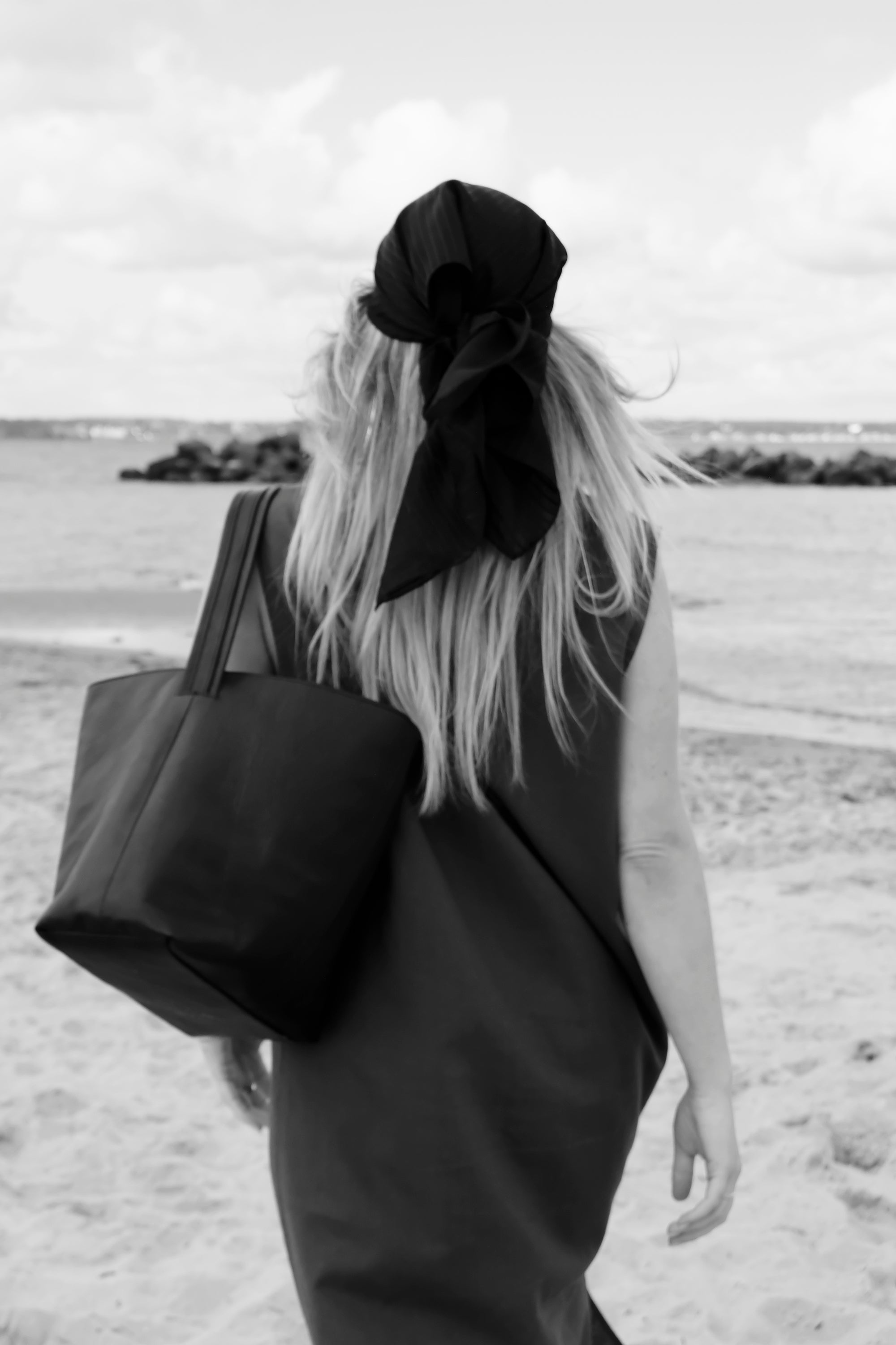 BLACK LEATHER TOTE BAG