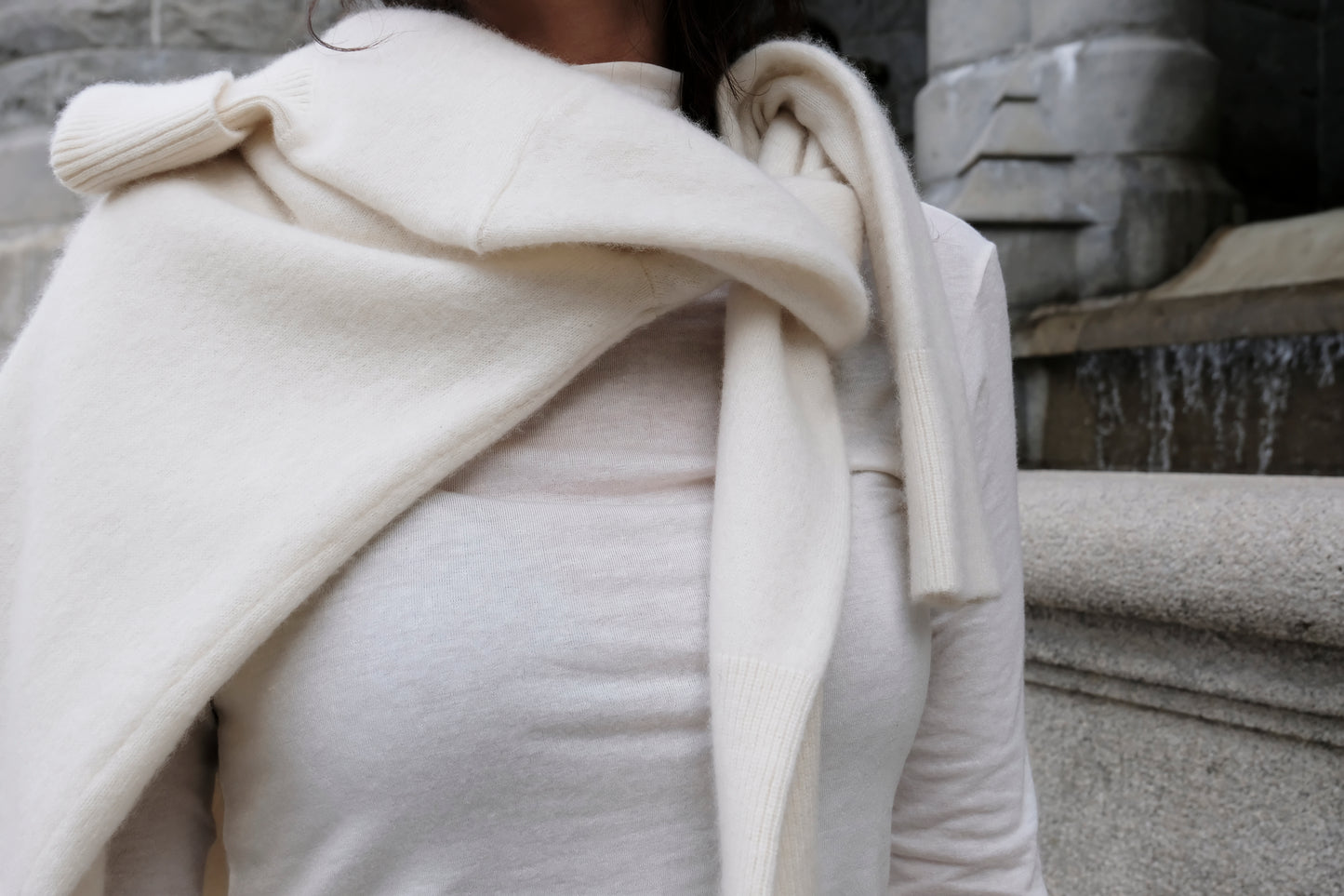 TURTLE NECK CASHMERE SWEATER