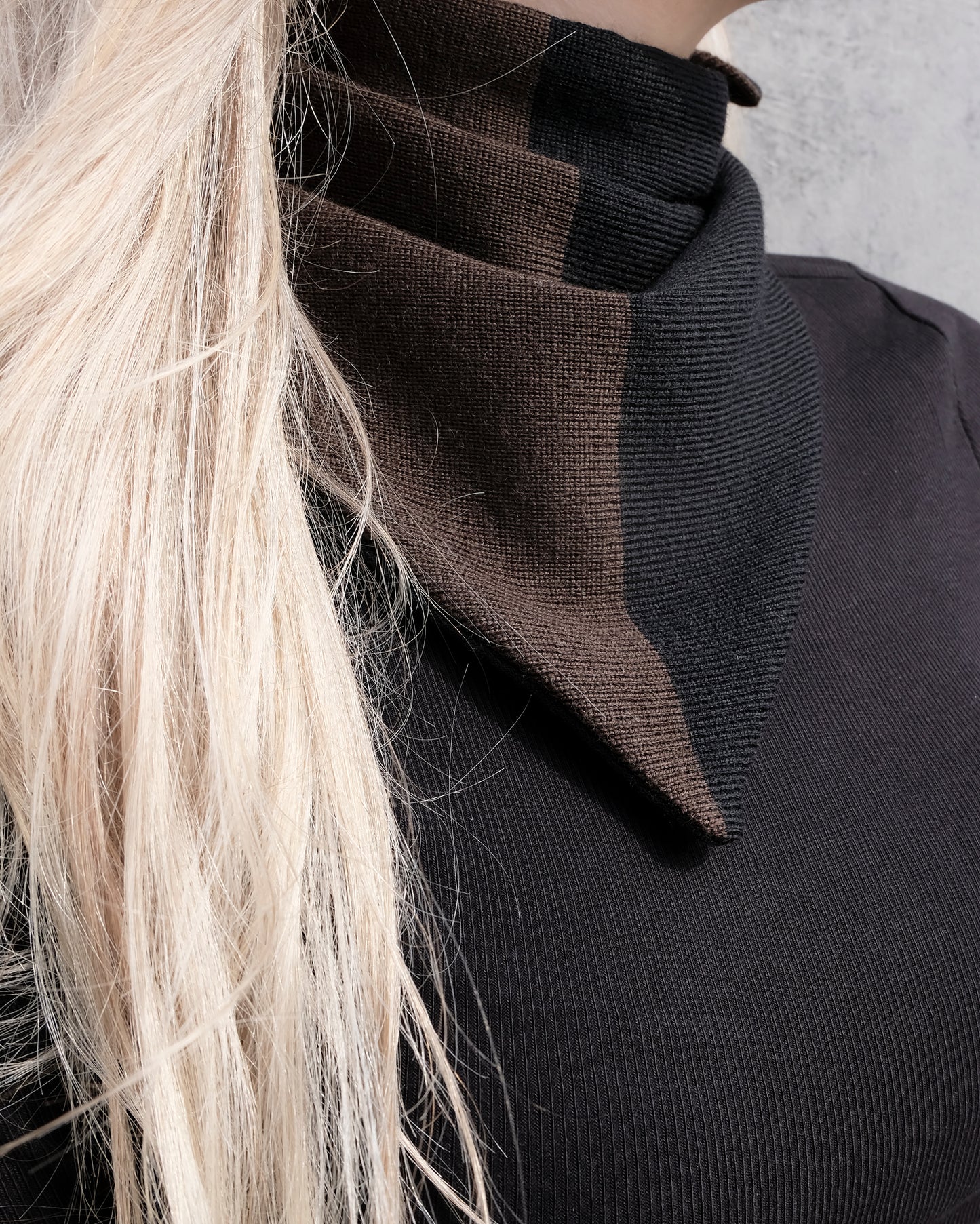 COLOR-BLOCKING WOOL TRIANGLE BANDANA SCARF