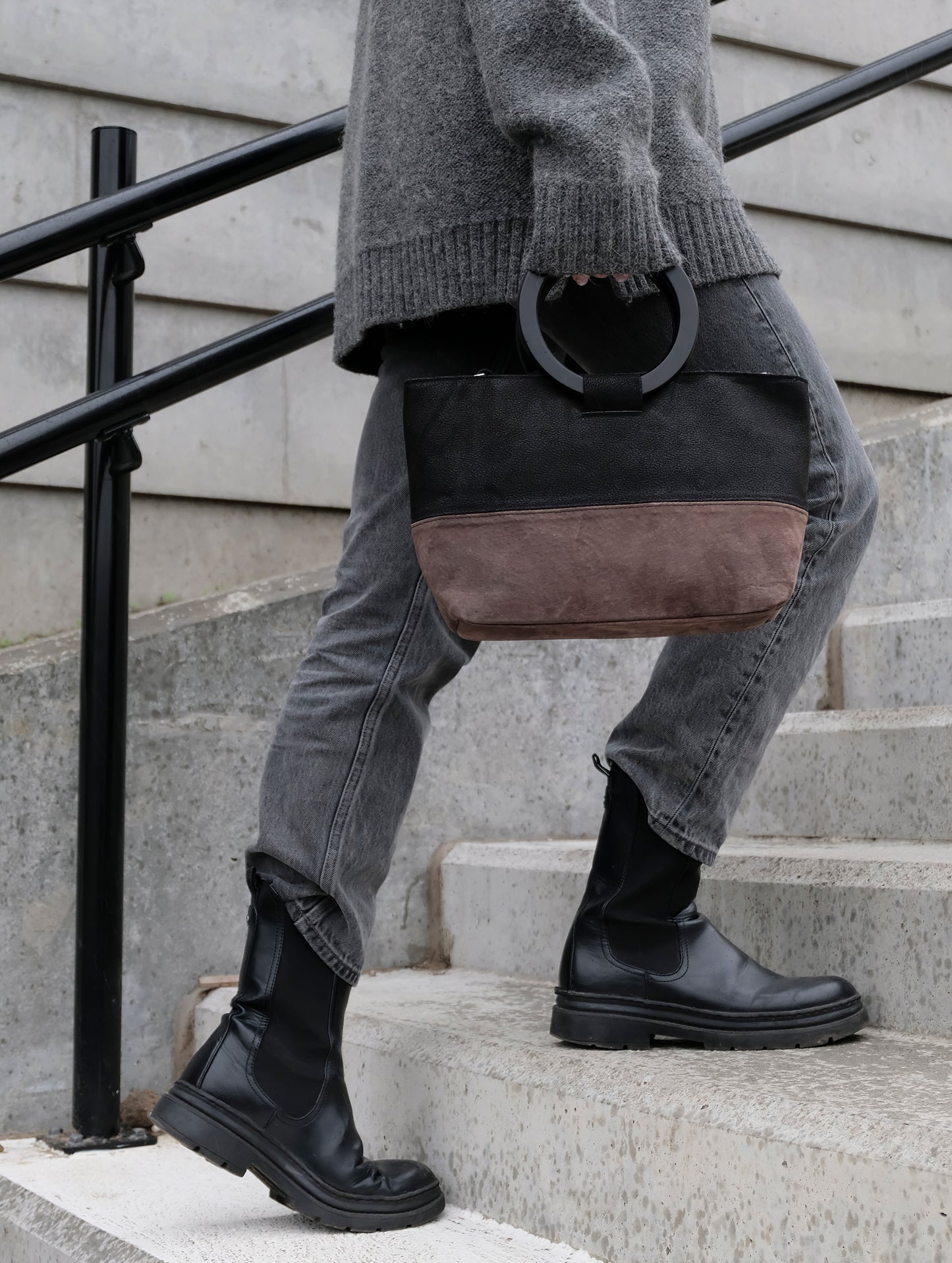 HANDBAG WITH ROUND HANDLES