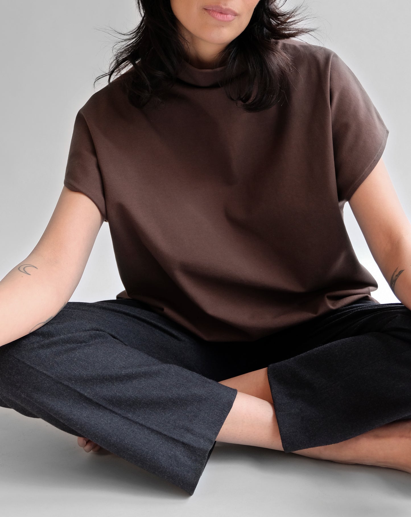 HIGH NECK T-SHIRT