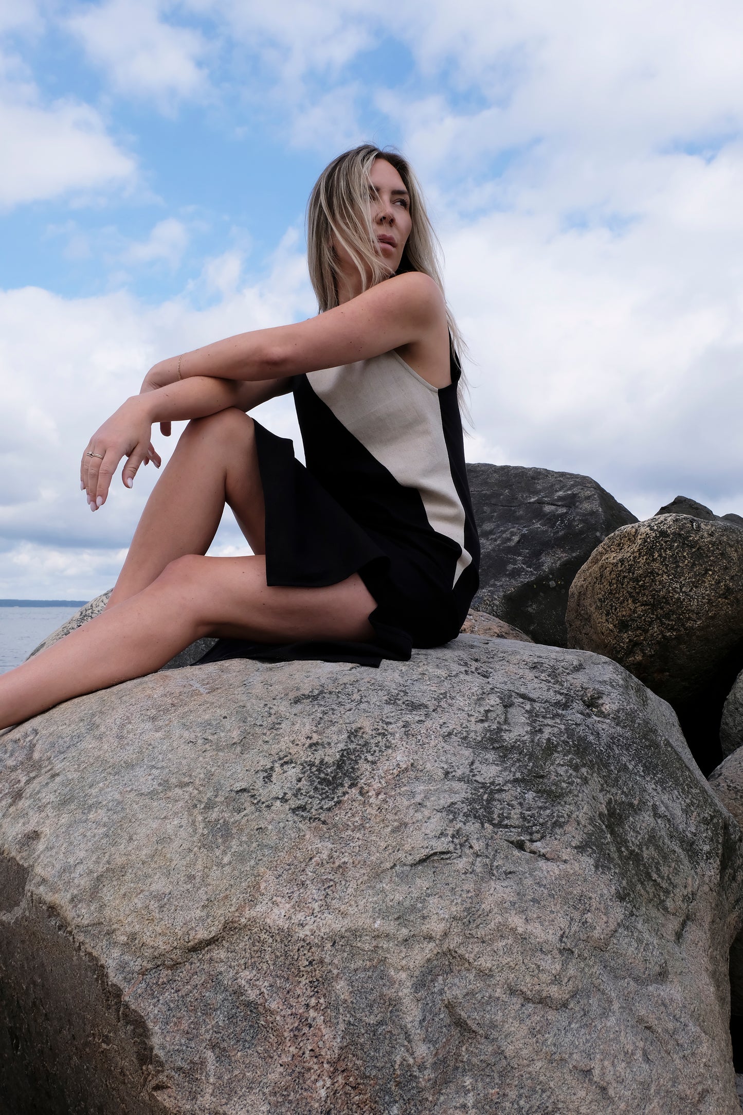 COLOR BLOCKING MIDI SHIFT DRESS