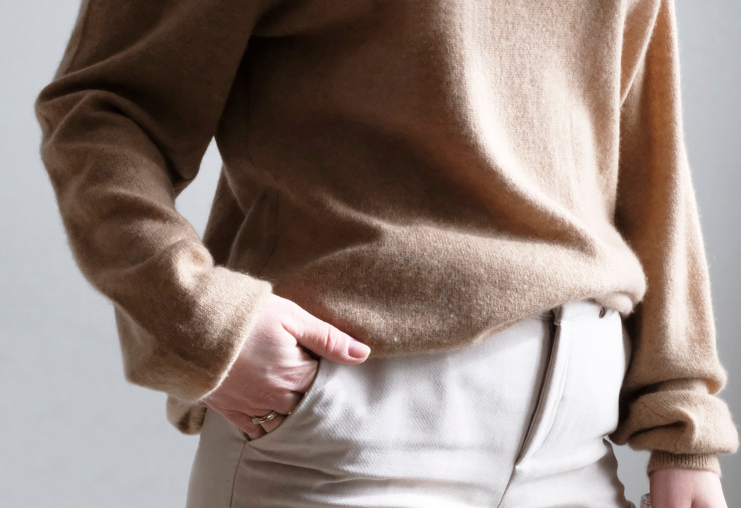 CAMEL CASHMERE SWEATER