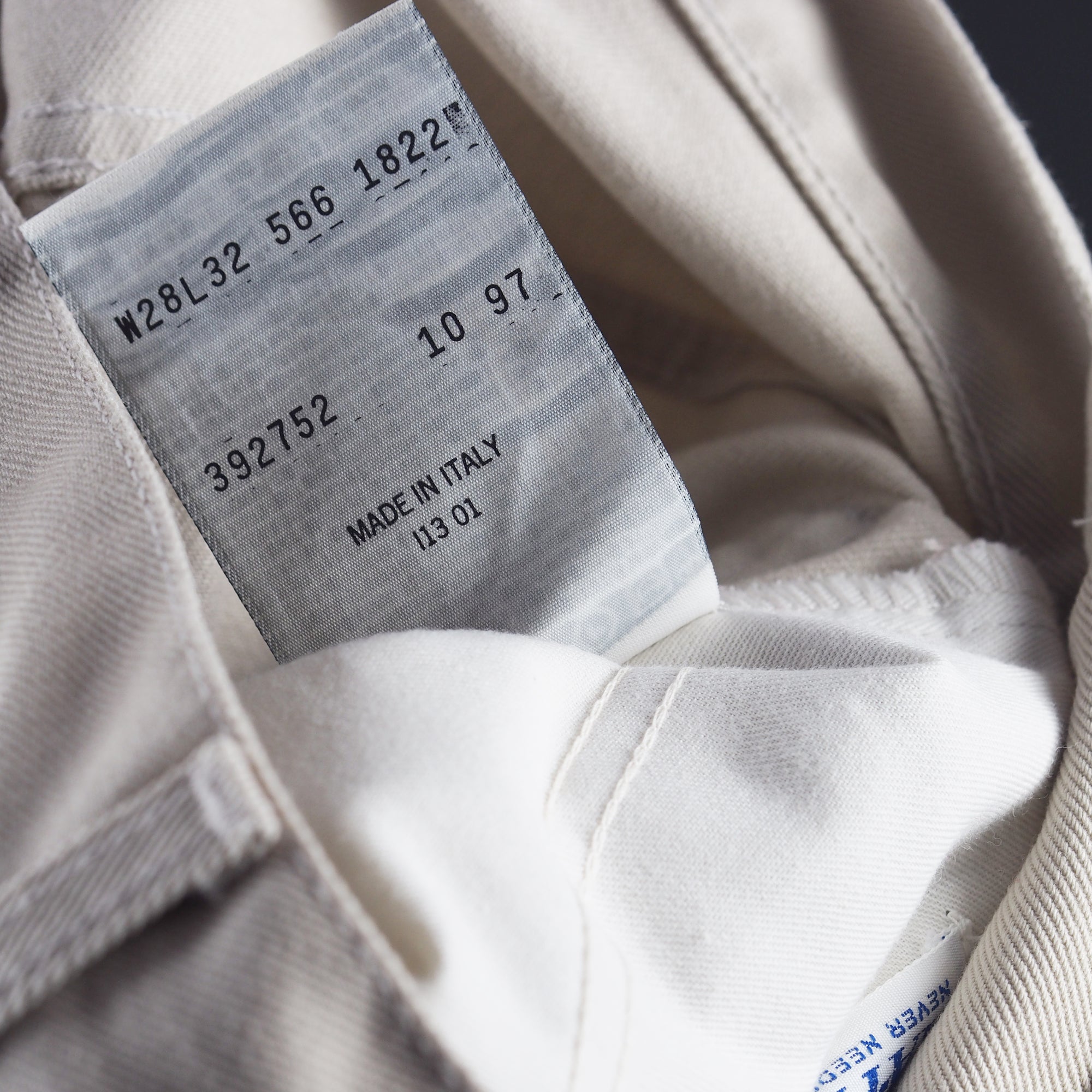 HIGH WAISTED LEVI'S JEANS