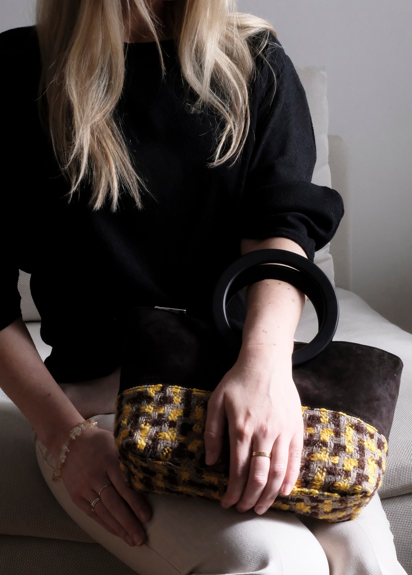 HANDBAG WITH ROUND HANDLES