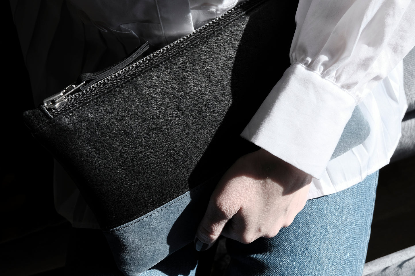 COLOUR BLOCKING CLUTCH