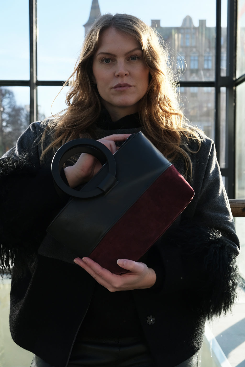 HANDBAG WITH ROUND HANDLES