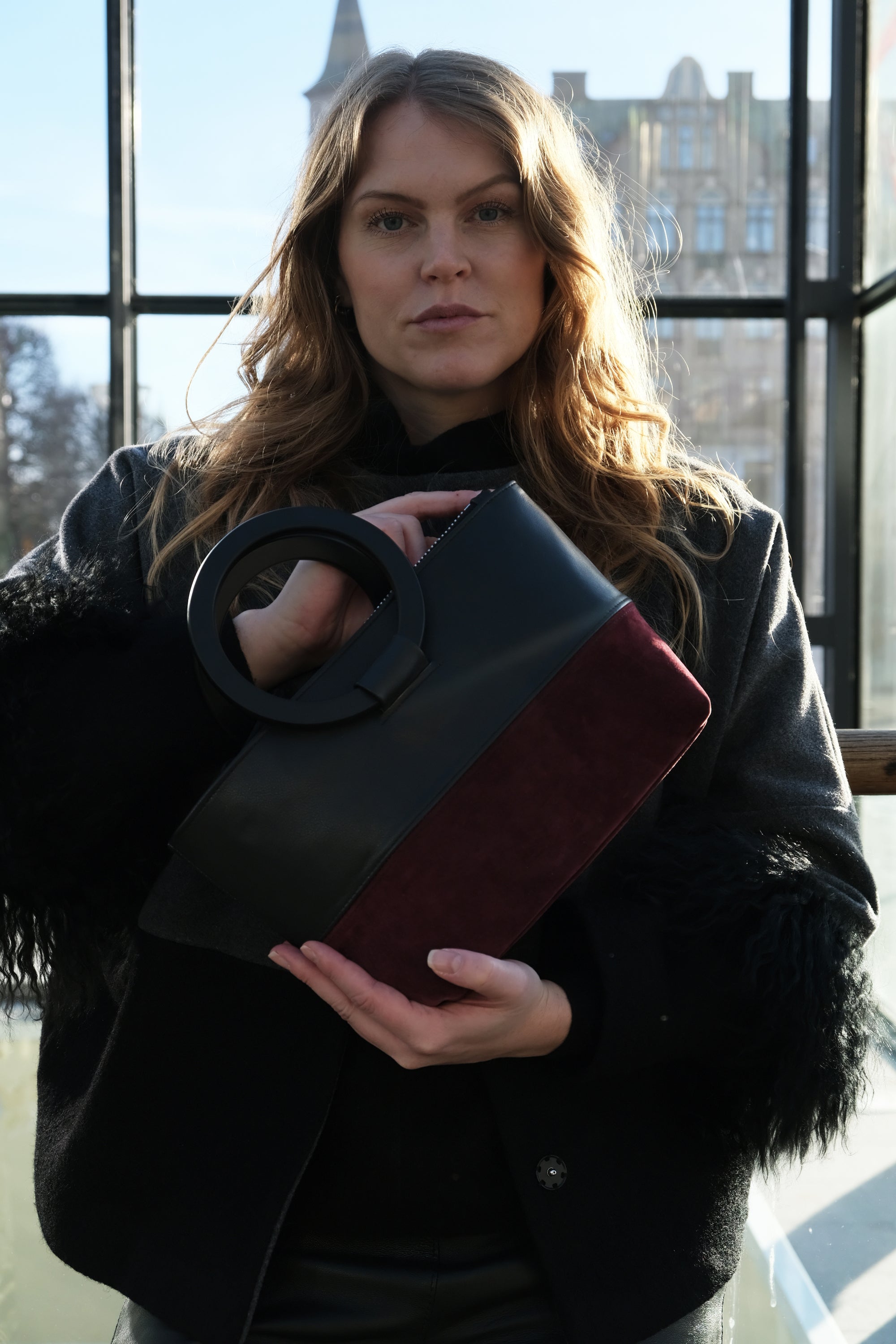 HANDBAG WITH ROUND HANDLES