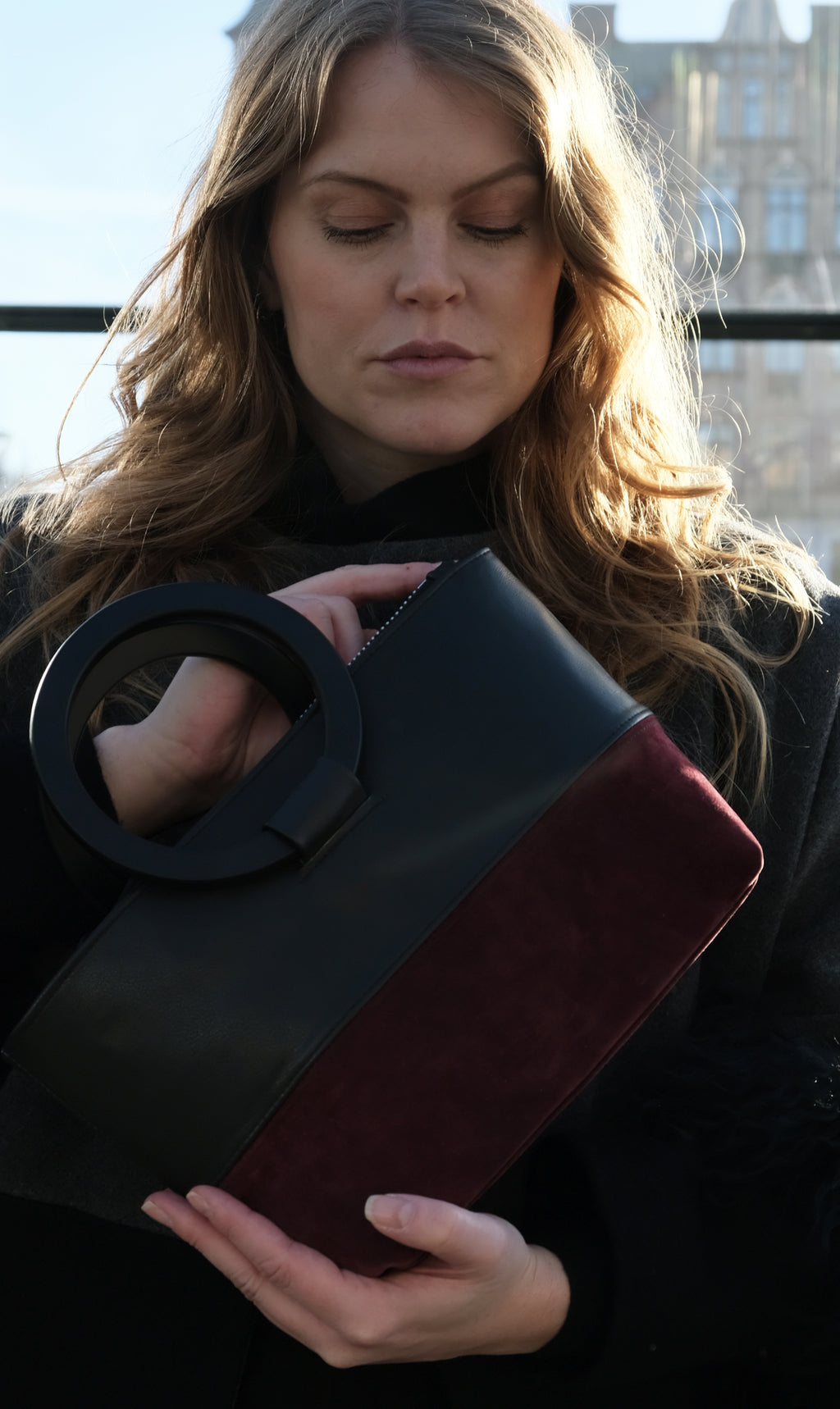 HANDBAG WITH ROUND HANDLES