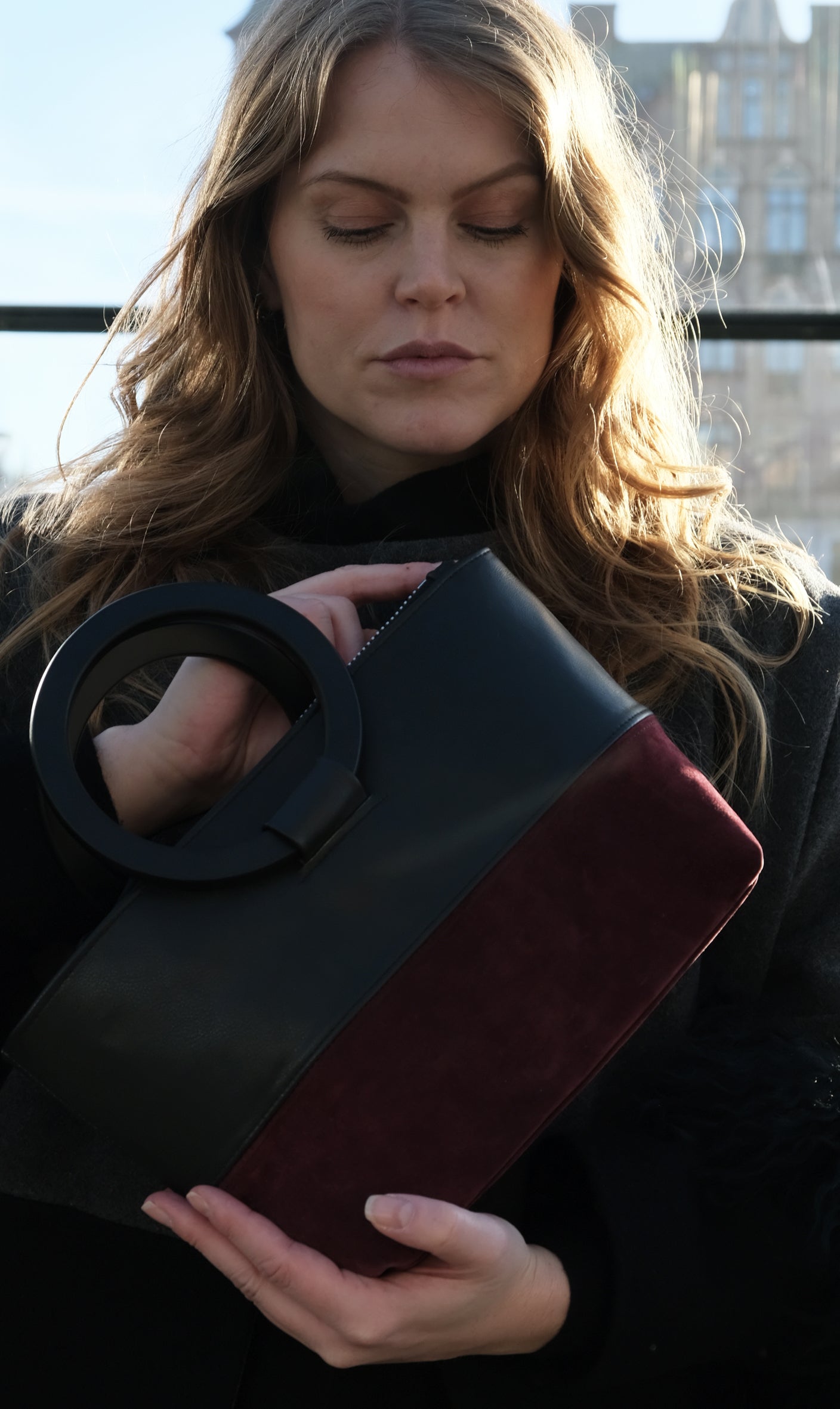 HANDBAG WITH ROUND HANDLES