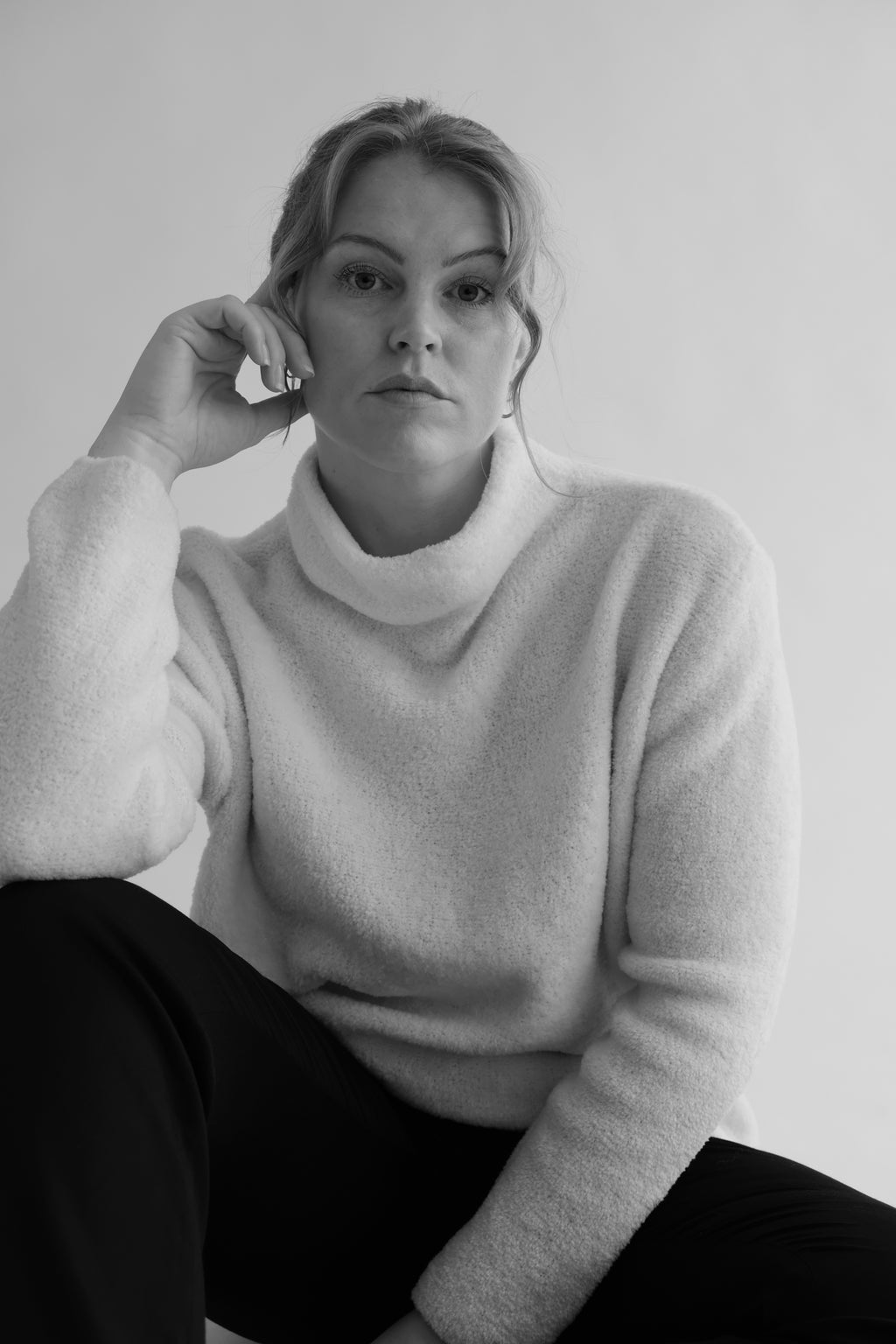 KNITTED IVORY WOOL SWEATER