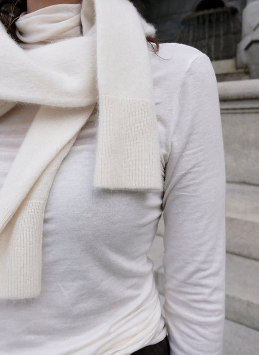 TURTLE NECK CASHMERE SWEATER
