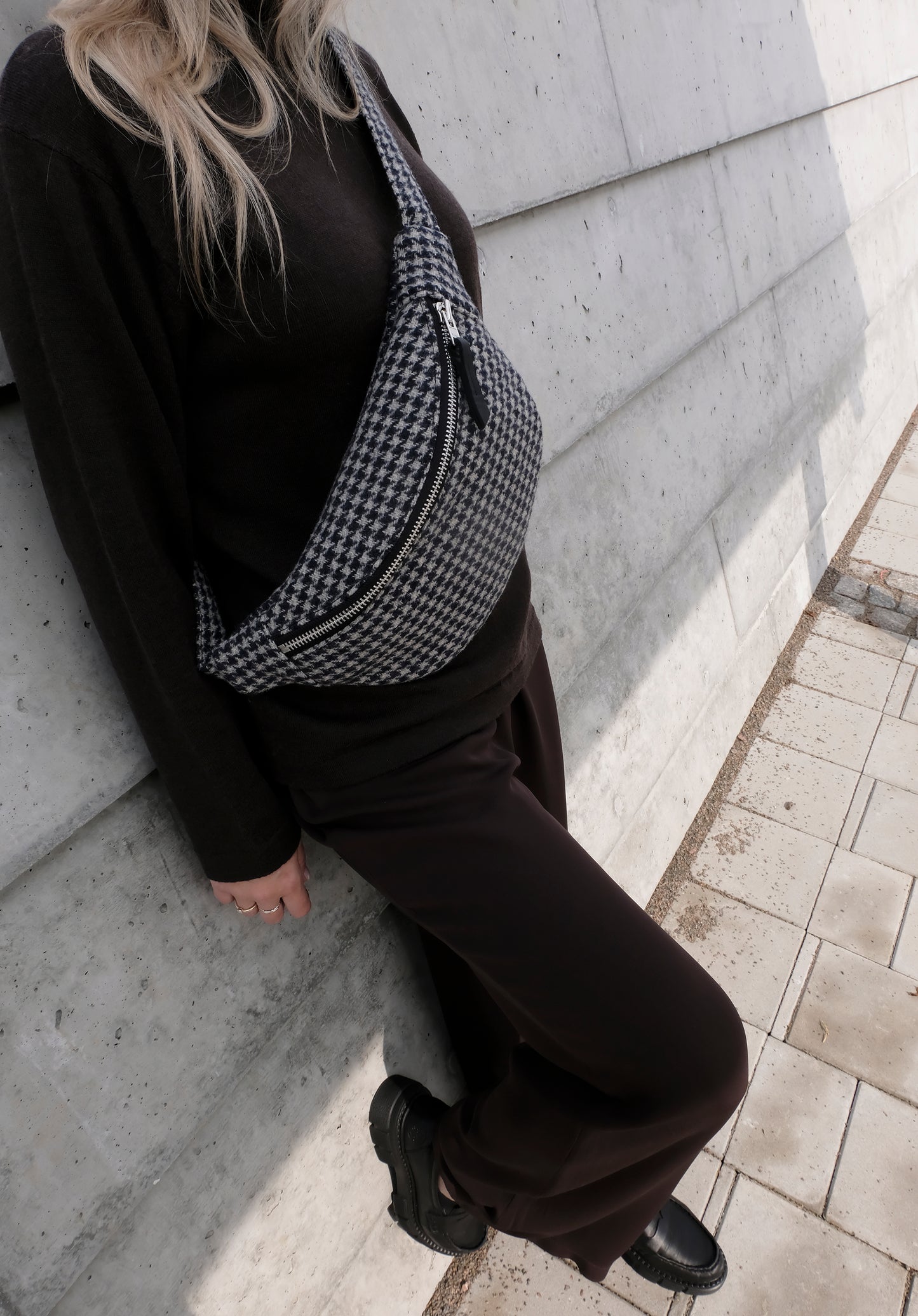 HOUNDSTOOTH TWEED BUM BAG