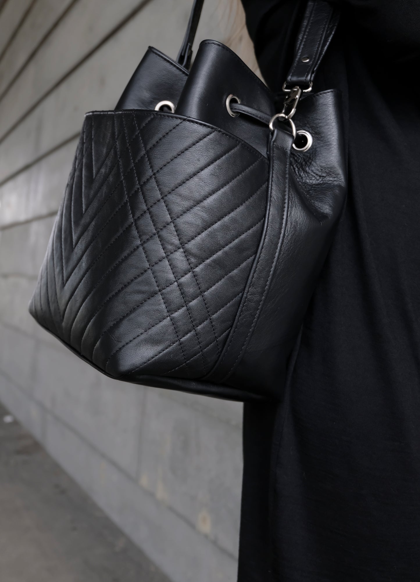 QUILTED BUCKET BAG