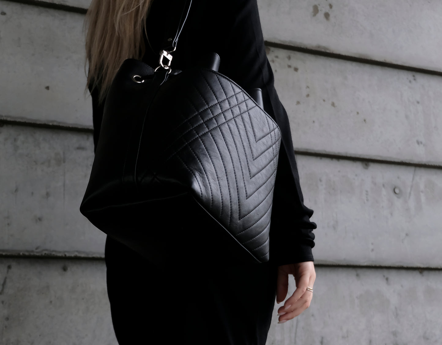 QUILTED BUCKET BAG