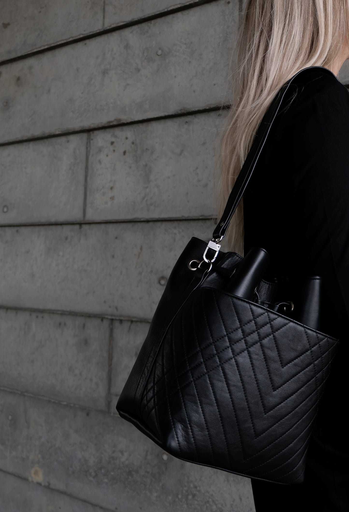 QUILTED BUCKET BAG