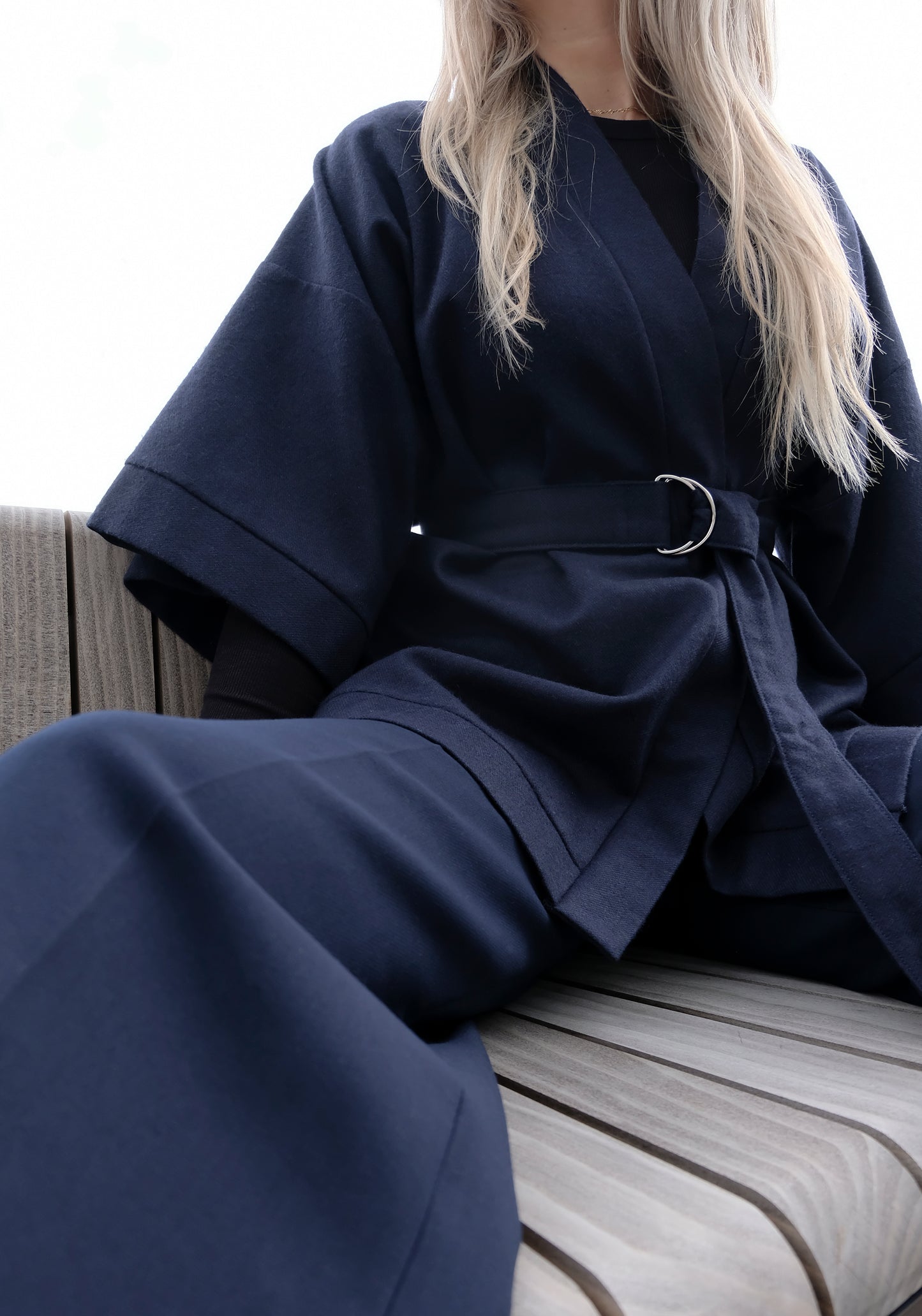 NAVY BLUE TEXTURED WOOL KIMONO