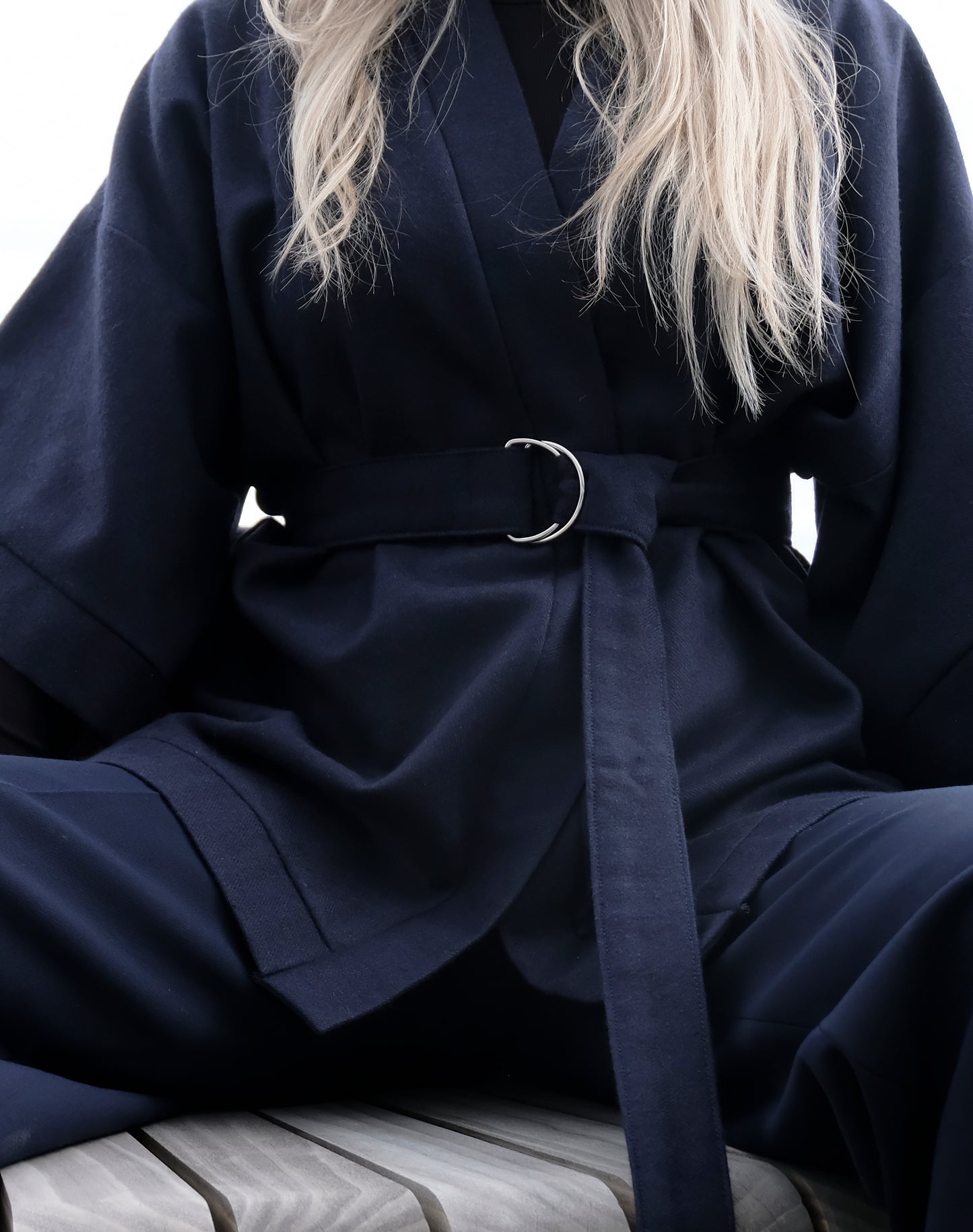 NAVY BLUE TEXTURED WOOL KIMONO