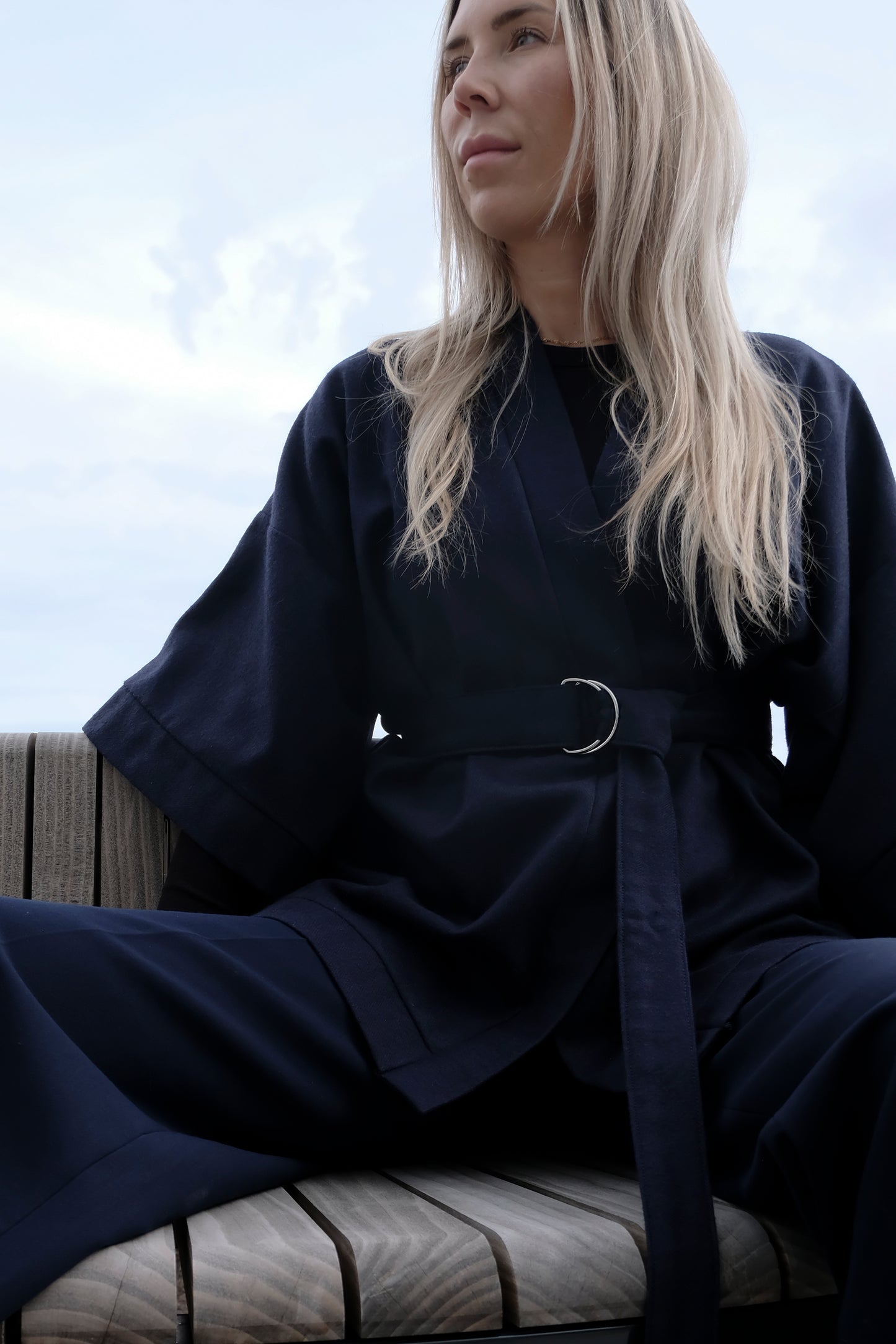 NAVY BLUE TEXTURED WOOL KIMONO