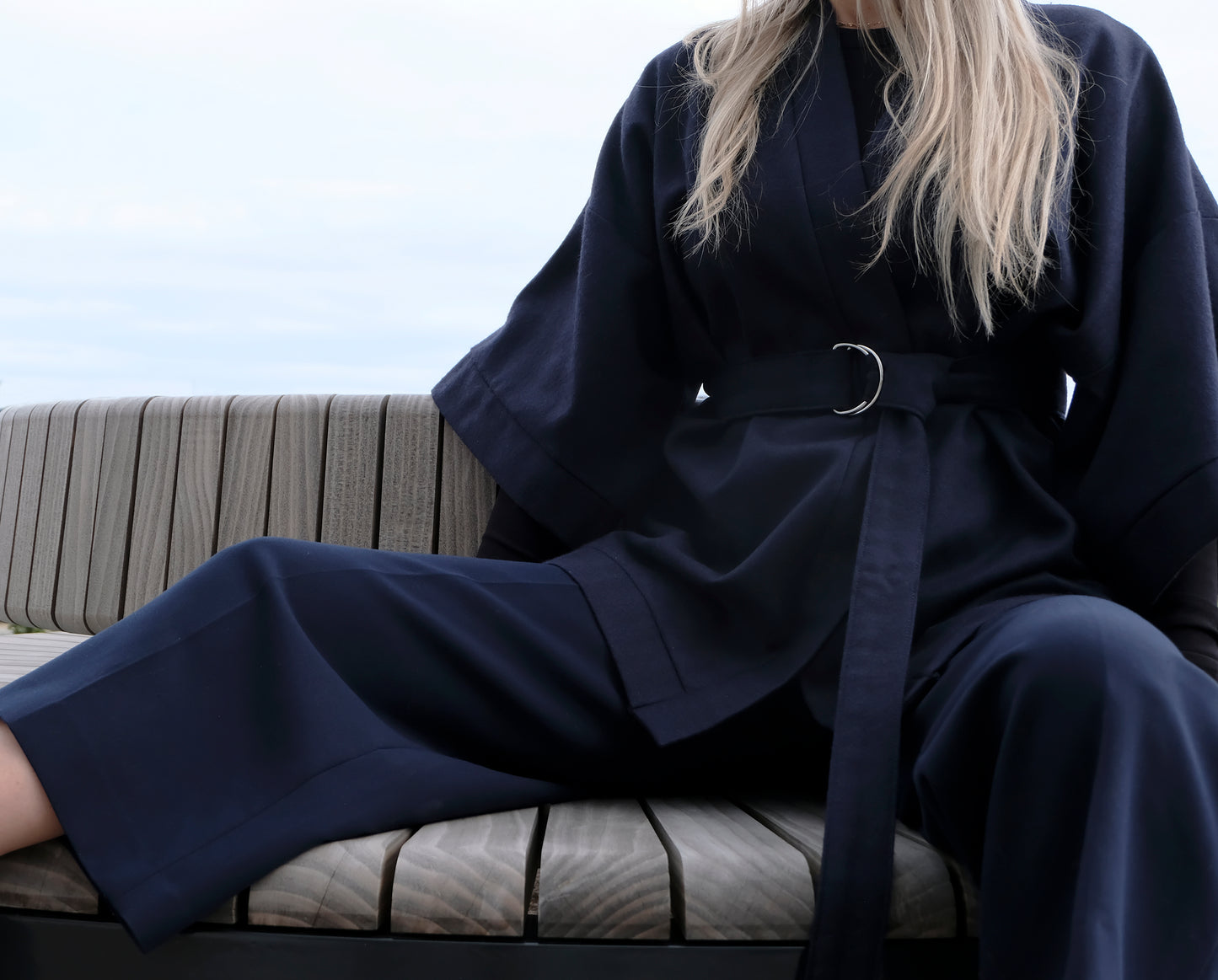 NAVY BLUE TEXTURED WOOL KIMONO