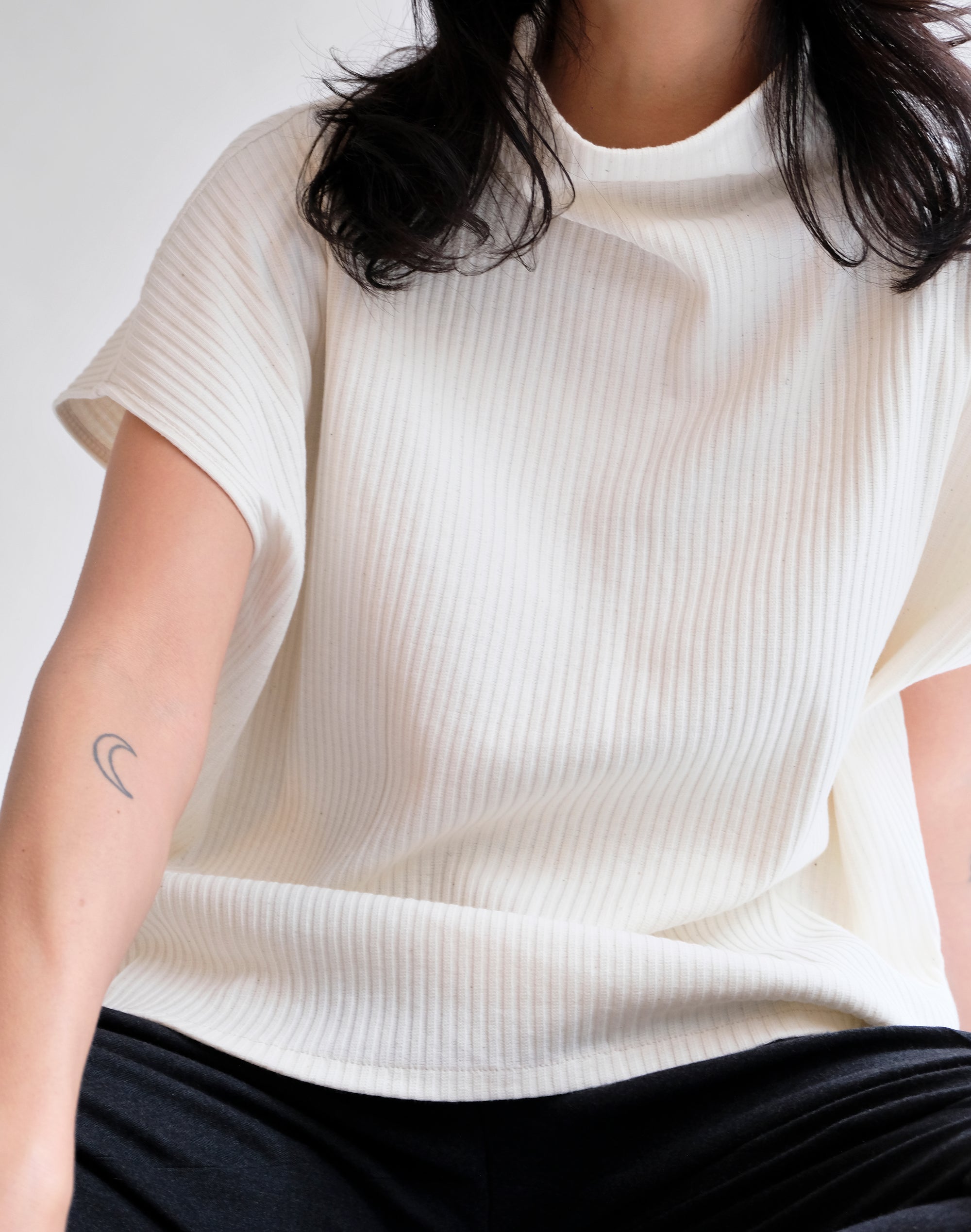 HIGH NECK T-SHIRT