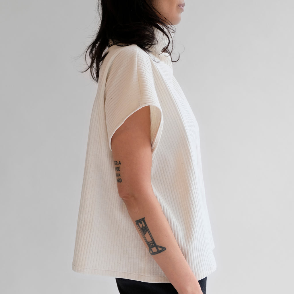 HIGH NECK T-SHIRT