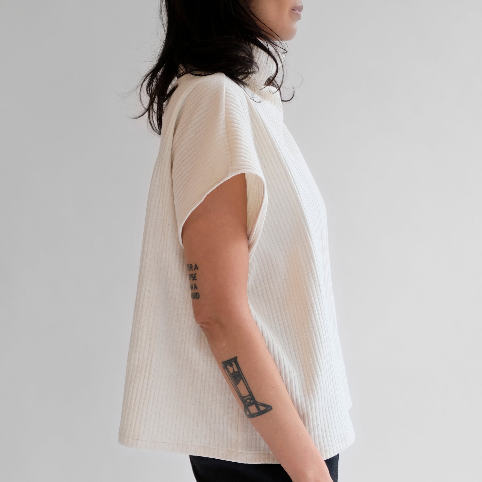 HIGH NECK T-SHIRT