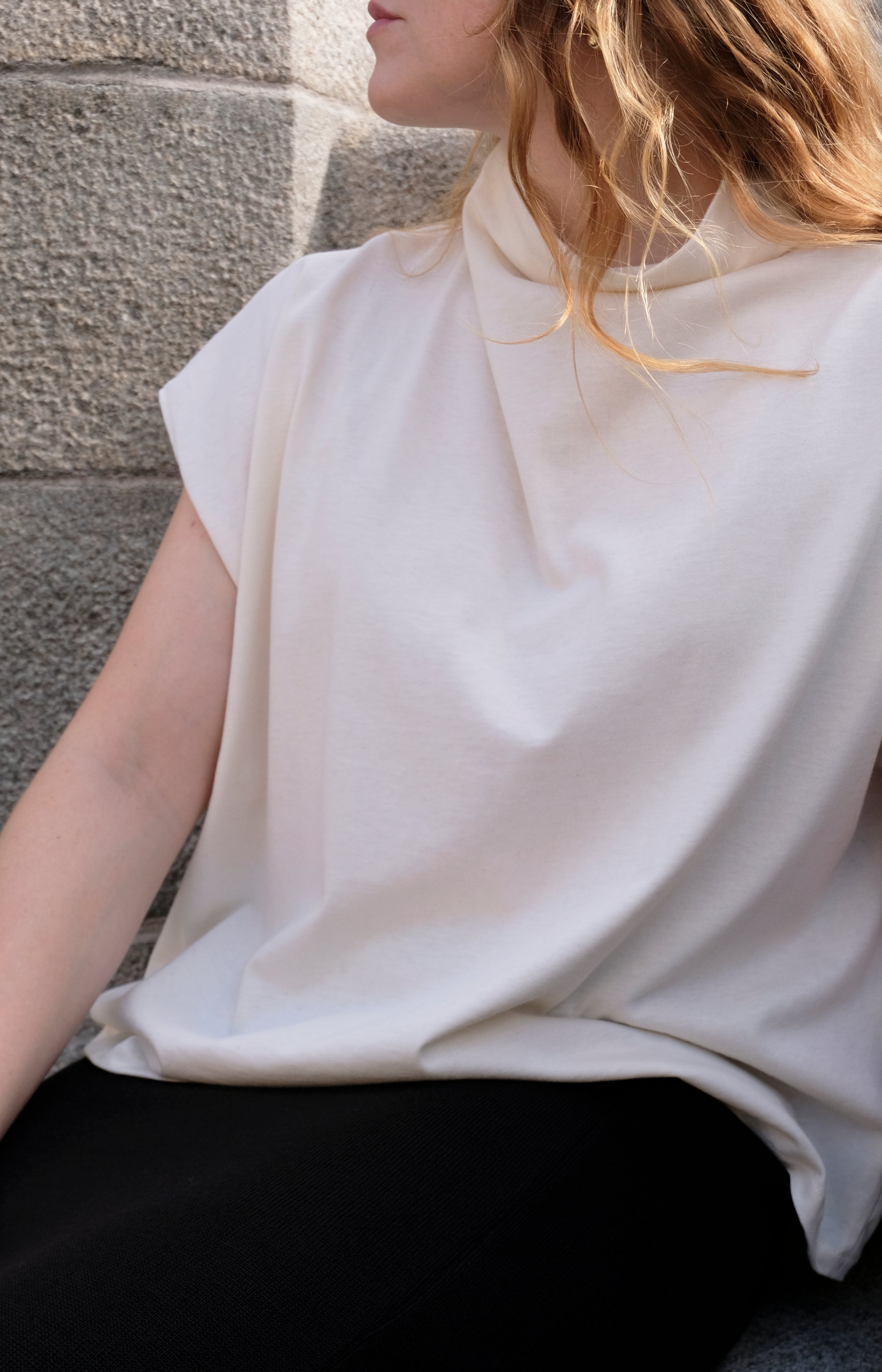 HIGH NECK T-SHIRT