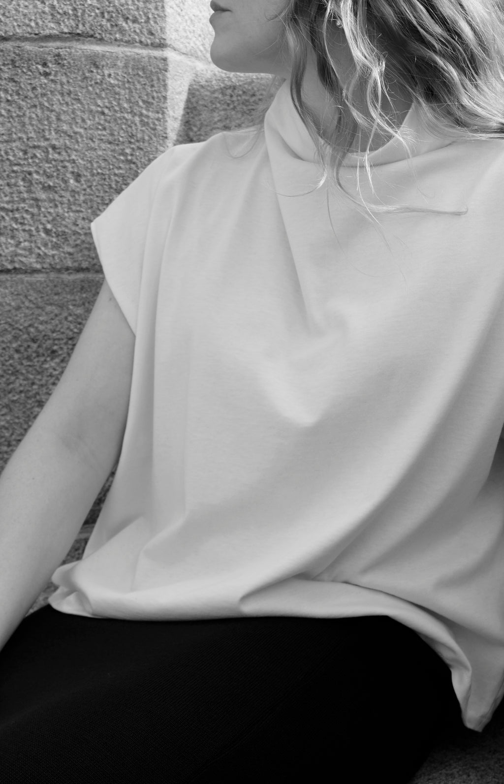 HIGH NECK T-SHIRT