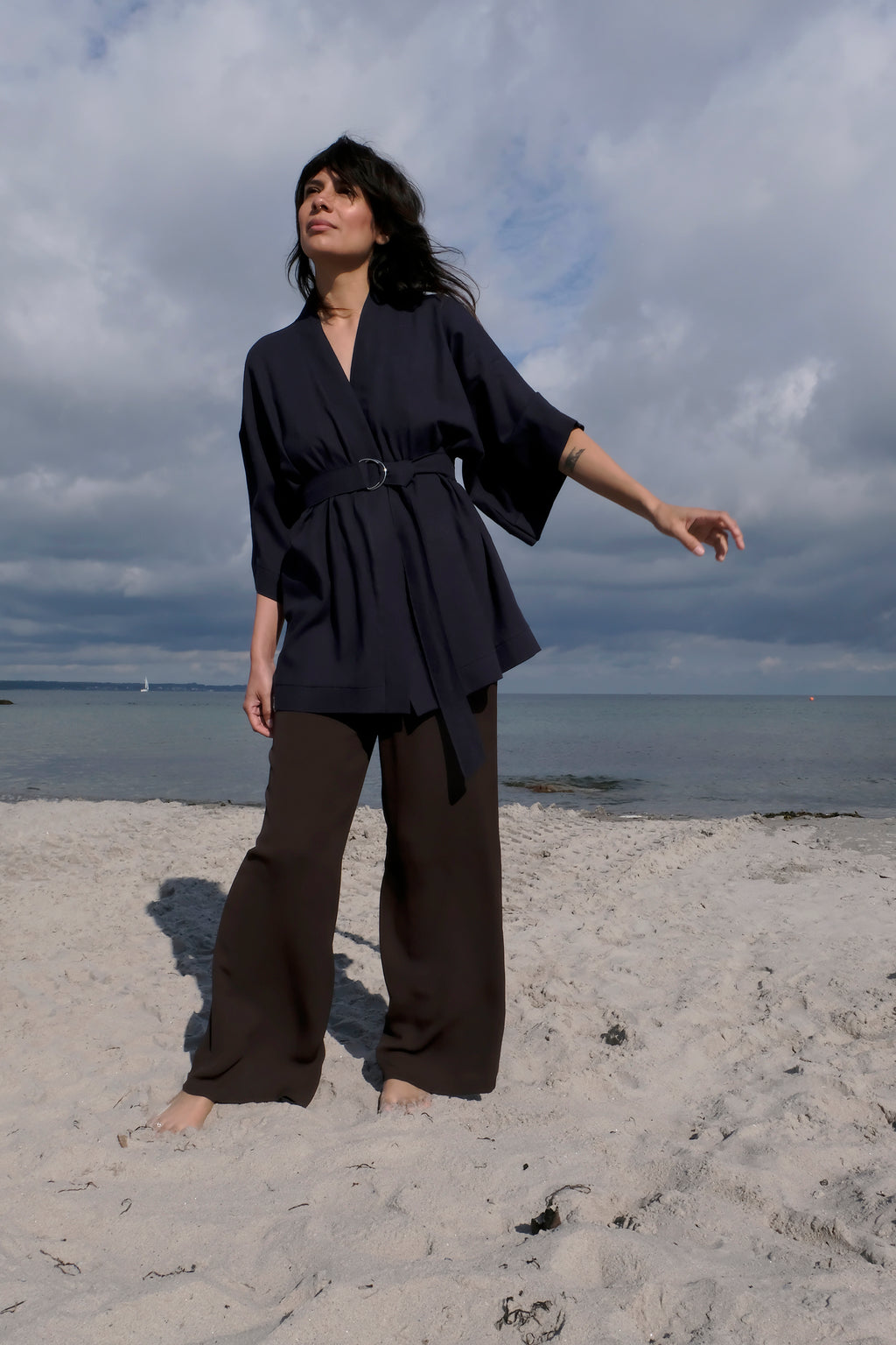 NAVY BLUE LINEN KIMONO