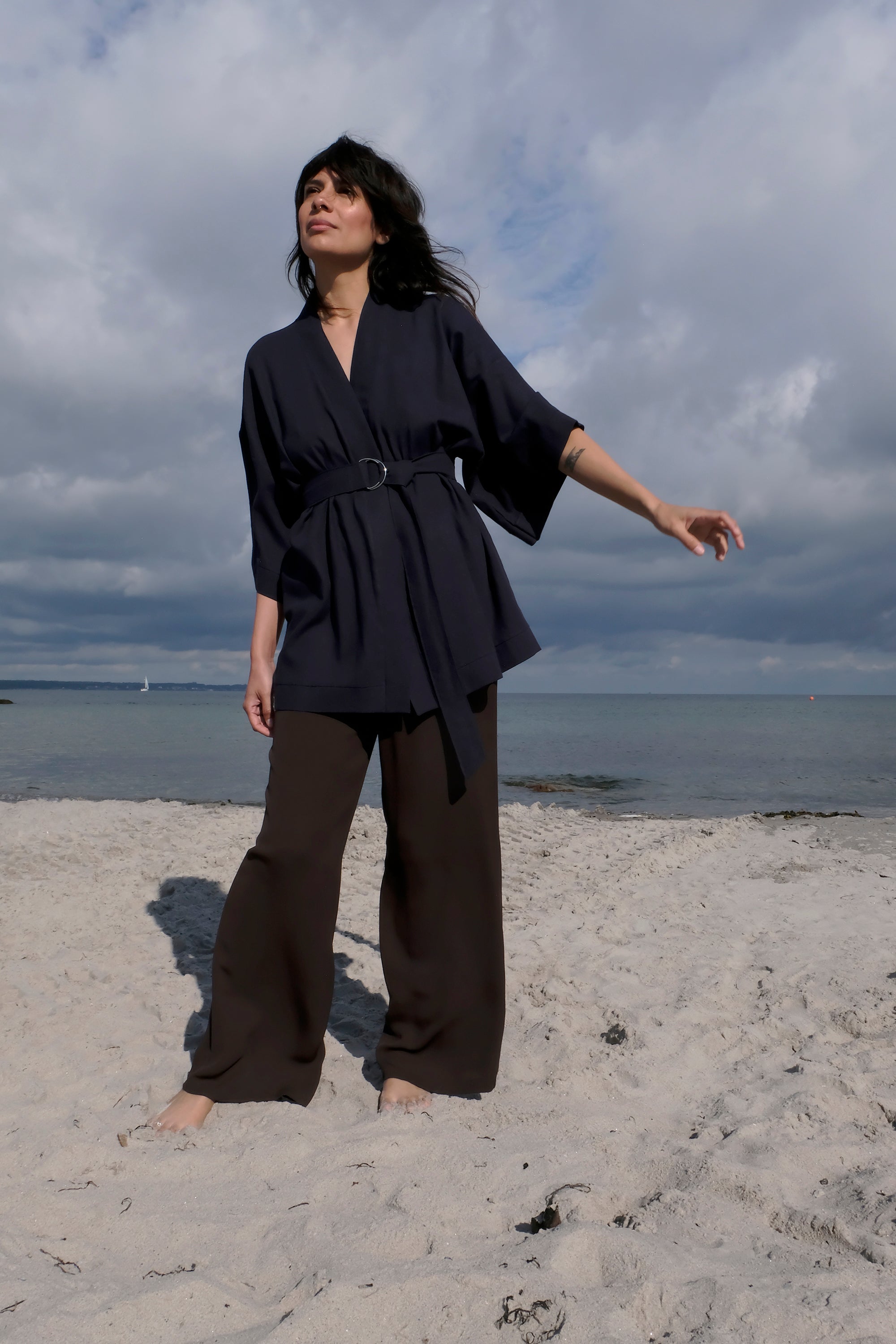 NAVY BLUE LINEN KIMONO
