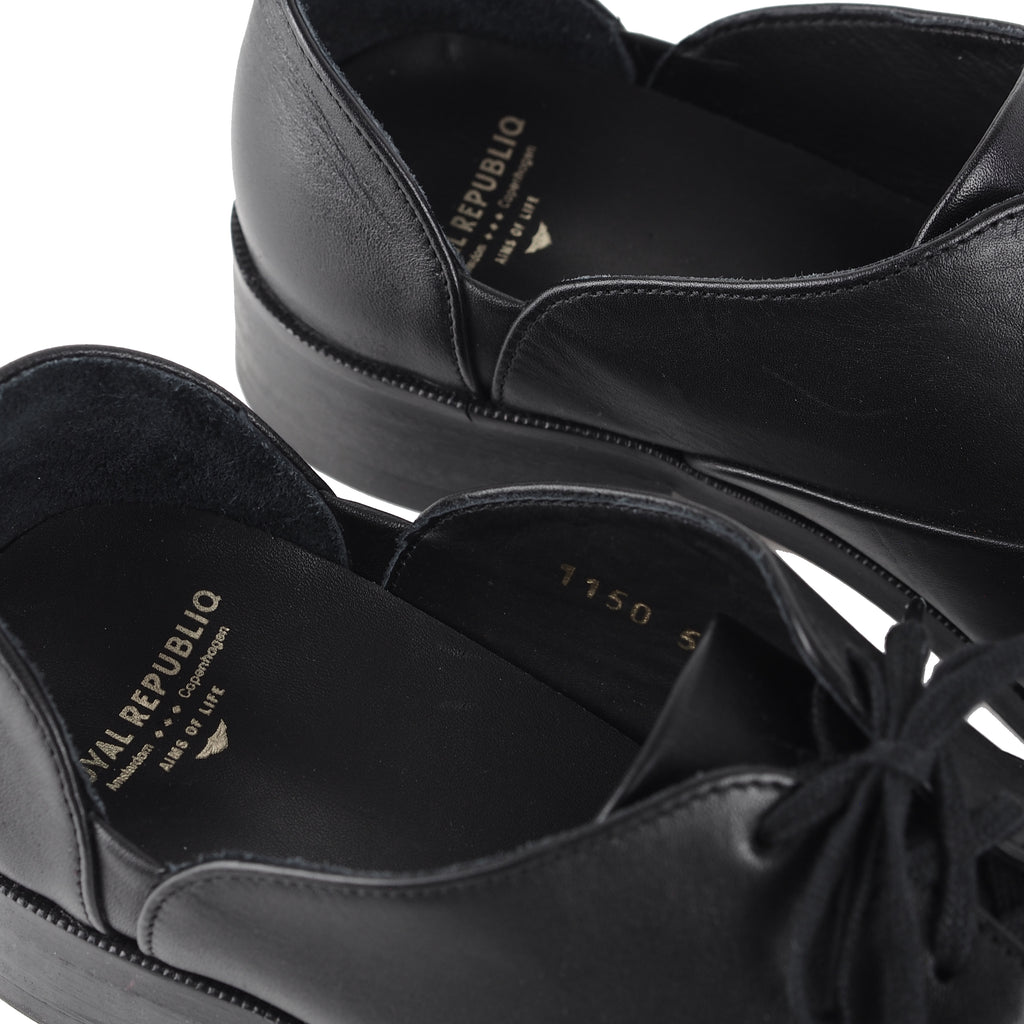 LACE UP LEATHER SHOES