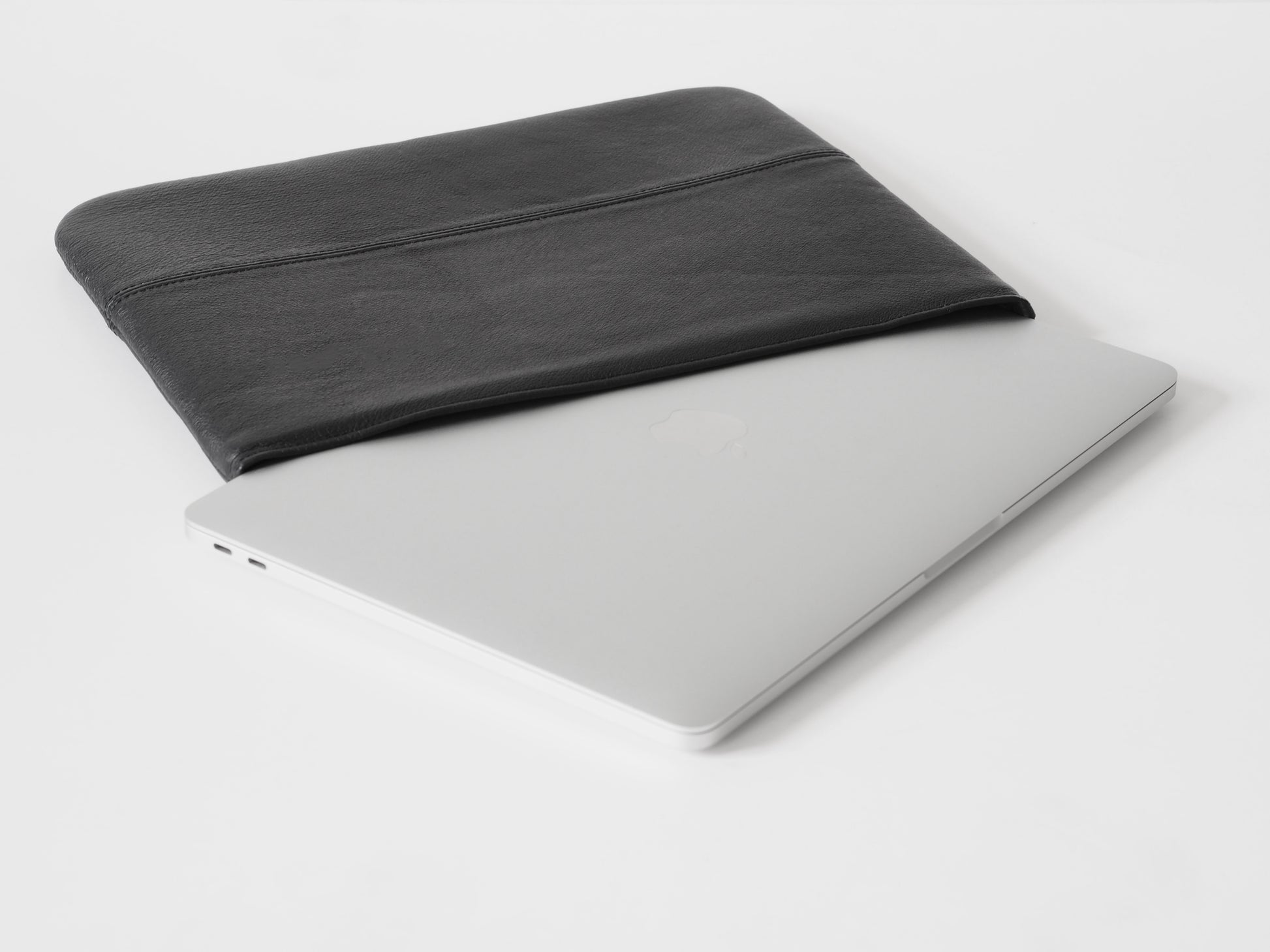 LAPTOP SLEEVE - CHRISTINA FISCHER